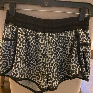 Lululemon tracker shorts
